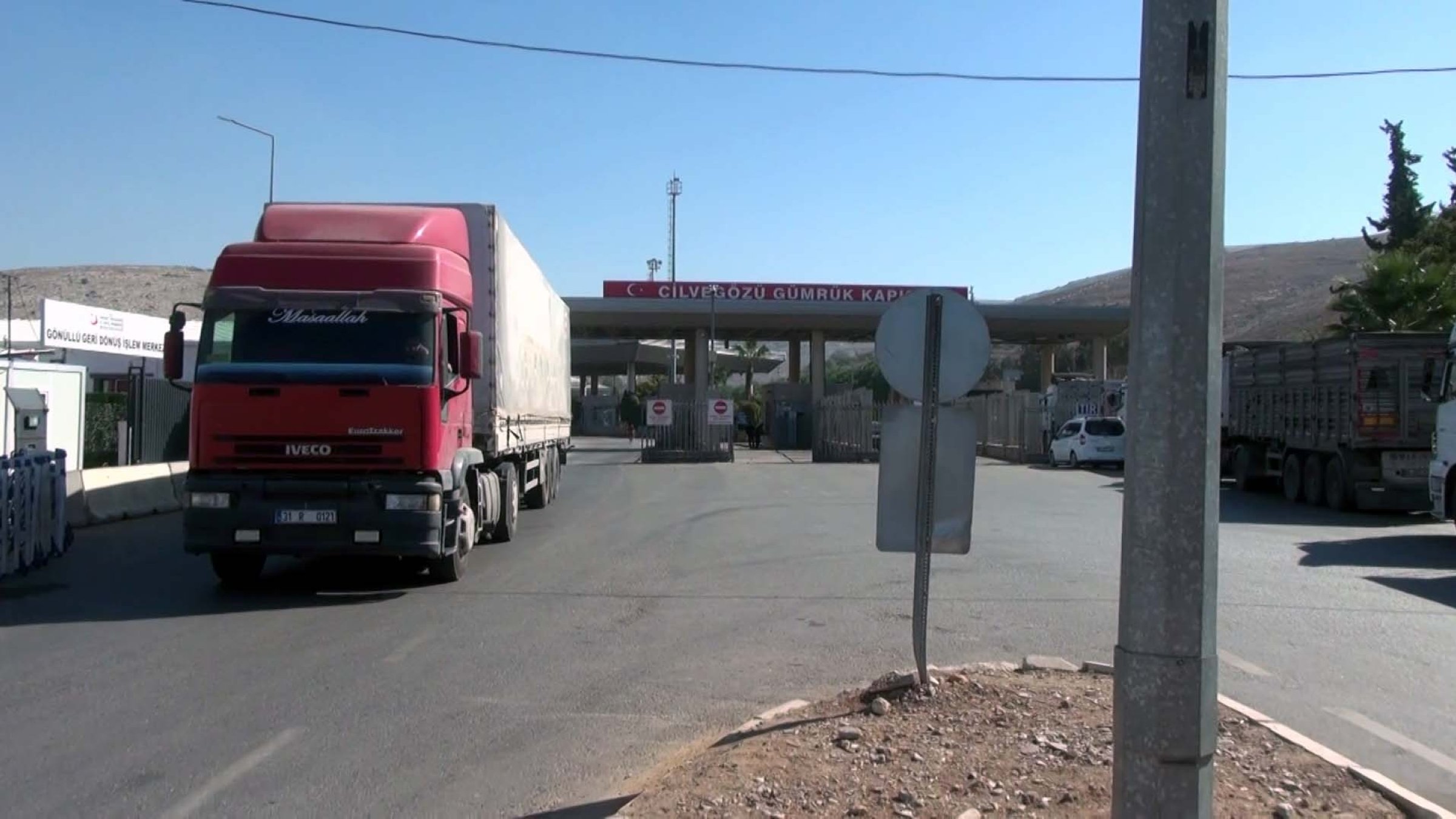 Syria launches new border, customs body as land transit resumes