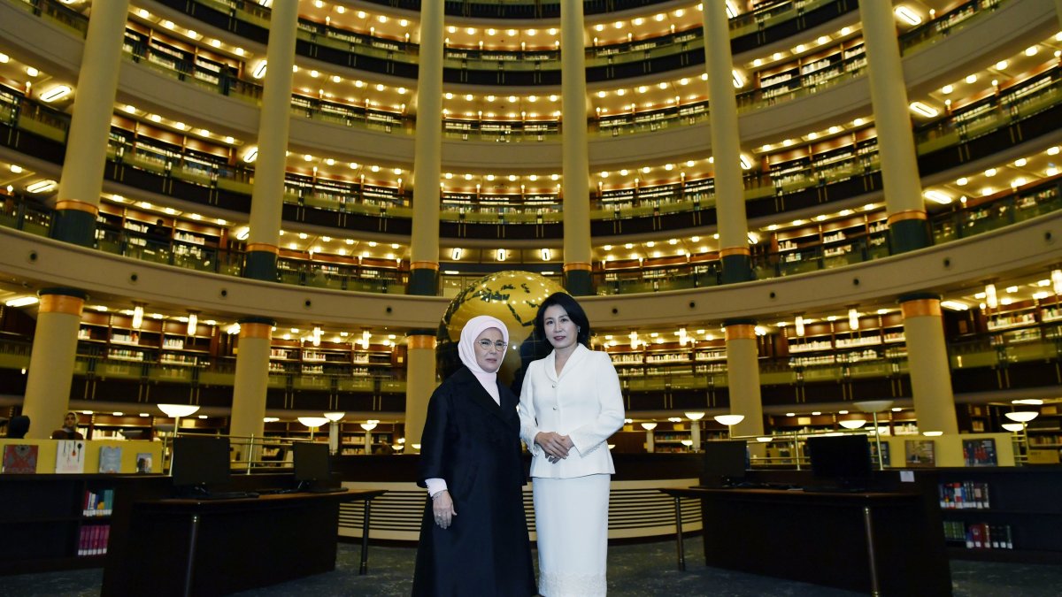 Emine Erdoğan hosts South Korea’s first lady at National Library