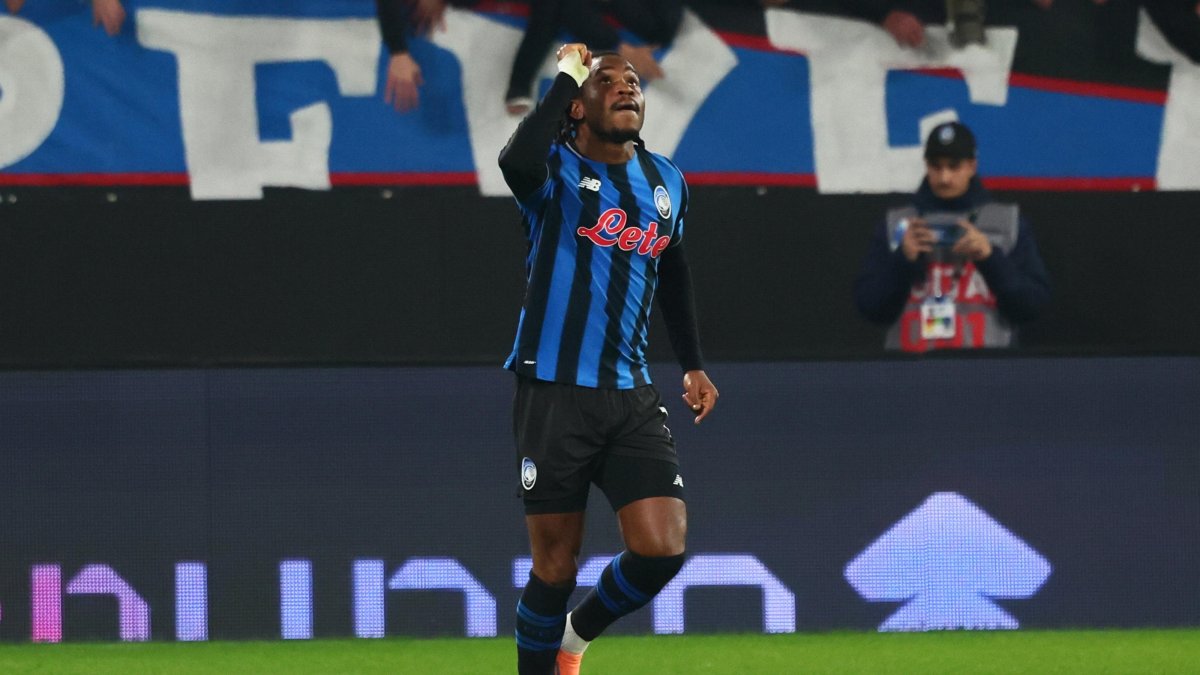 Atalanta's Ademola Lookman celebrates scoring the 1-1 goal during the Italian Serie A match against AC Milan, Bergamo, Italy, Oct. 28, 2025. (EPA Photo)
