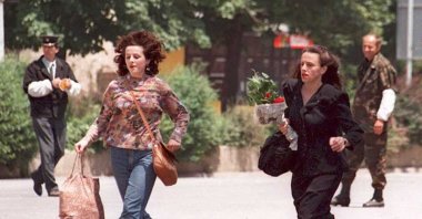 In what was a common sight, pedestrians dash across an intersection to avoid sniper fire, Sarajevo, Bosnia-Herzegovina, June 18, 1995. (AFP Photo)