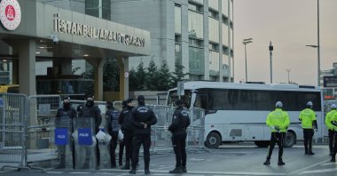 Police stand guard next to a police bus outside the main courthouse, Istanbul, Türkiye, March 22, 2025. (AP Photo)