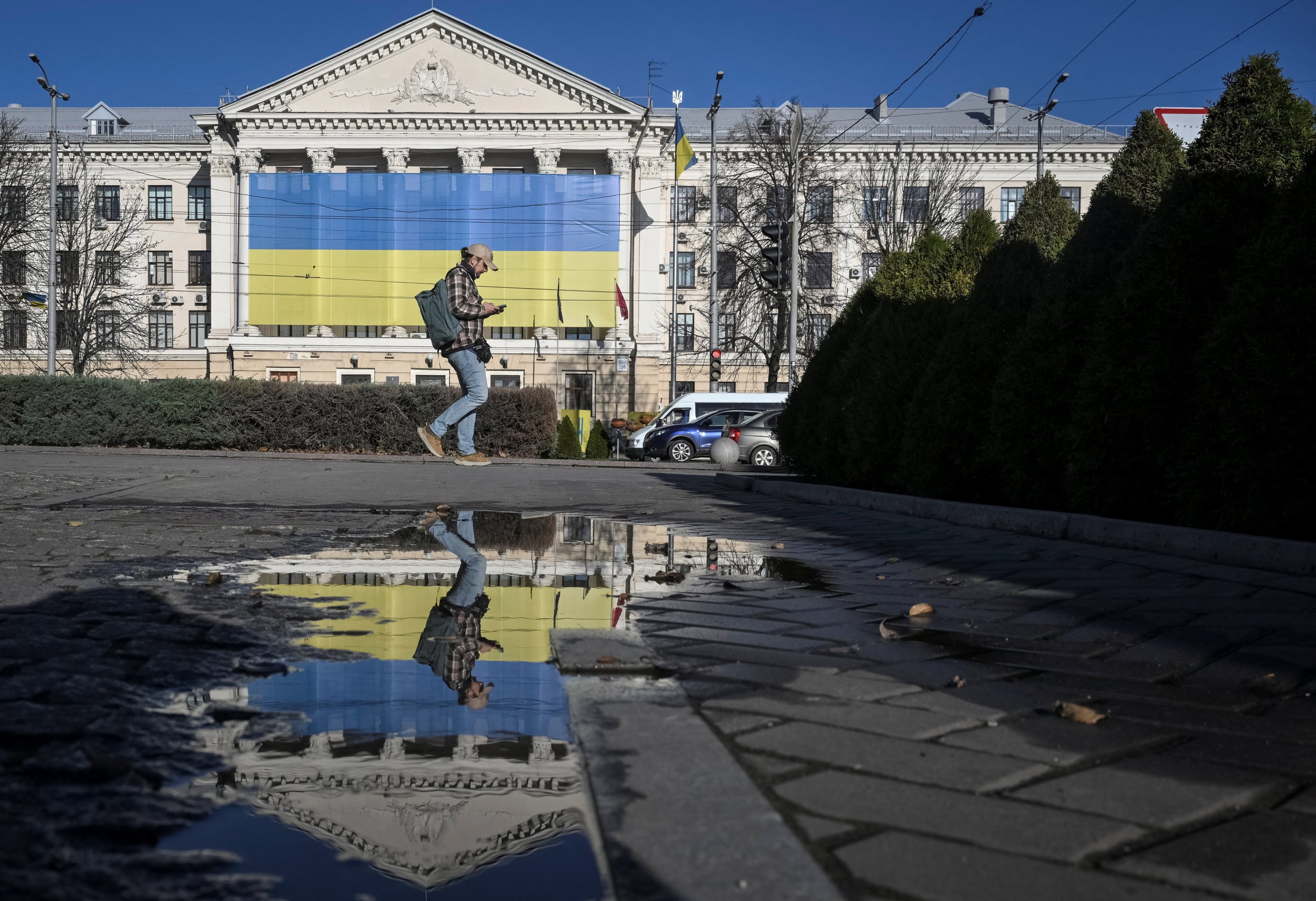 Pogajanja med ZDA, Rusijo in Ukrajino o mirovnem sporazumu dobivajo zagon, a so še daleč od zaključka
