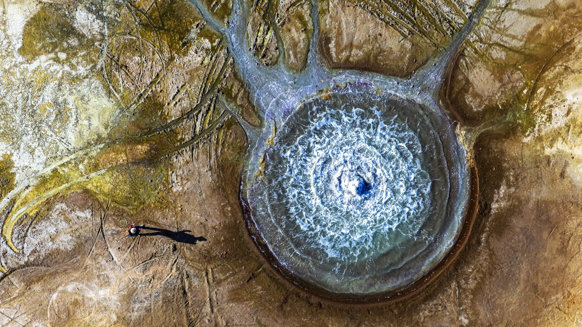Cold water geyser draws visitors in central Türkiye