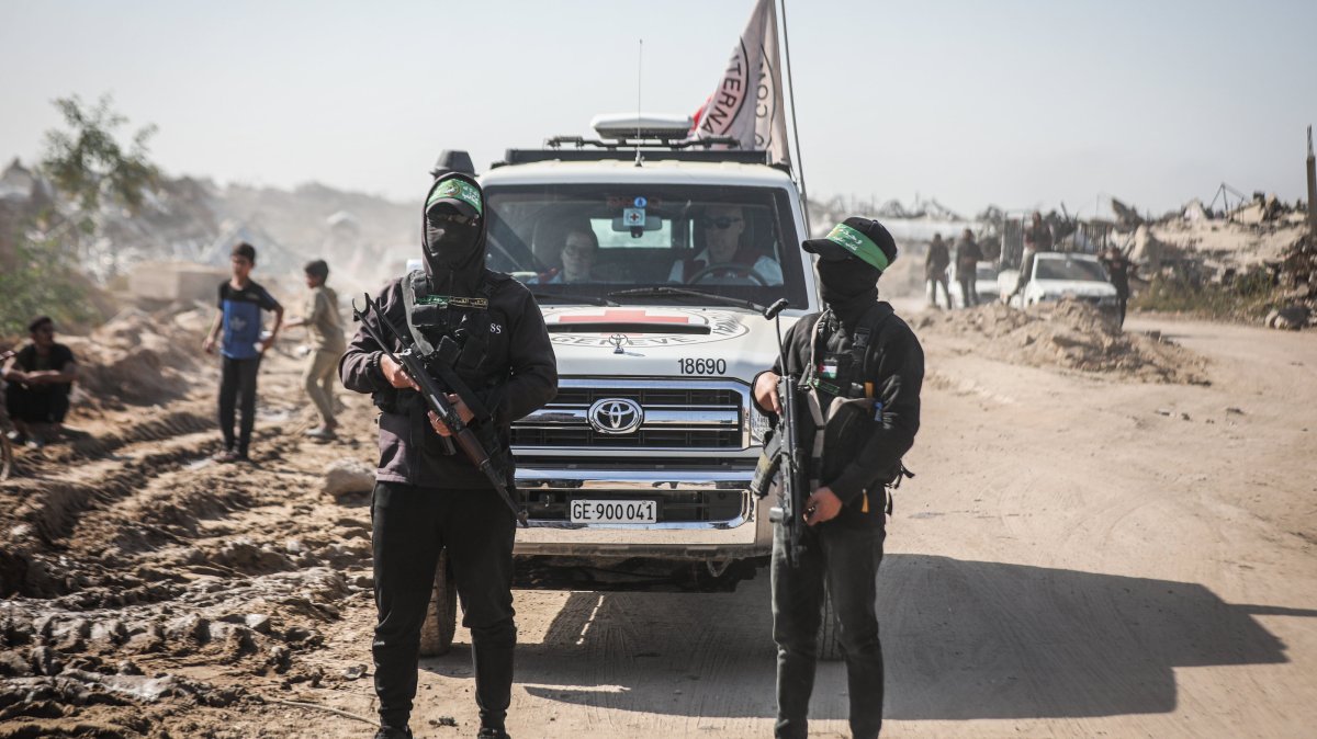 Hamas' military wing, the al-Qassam Brigades, and Red Cross teams continue their search to find the bodies of Israeli prisoners who died, under the prisoner exchange agreement following the cease-fire, Gaza, Palestine, Nov. 20, 2025. (AA Photo)