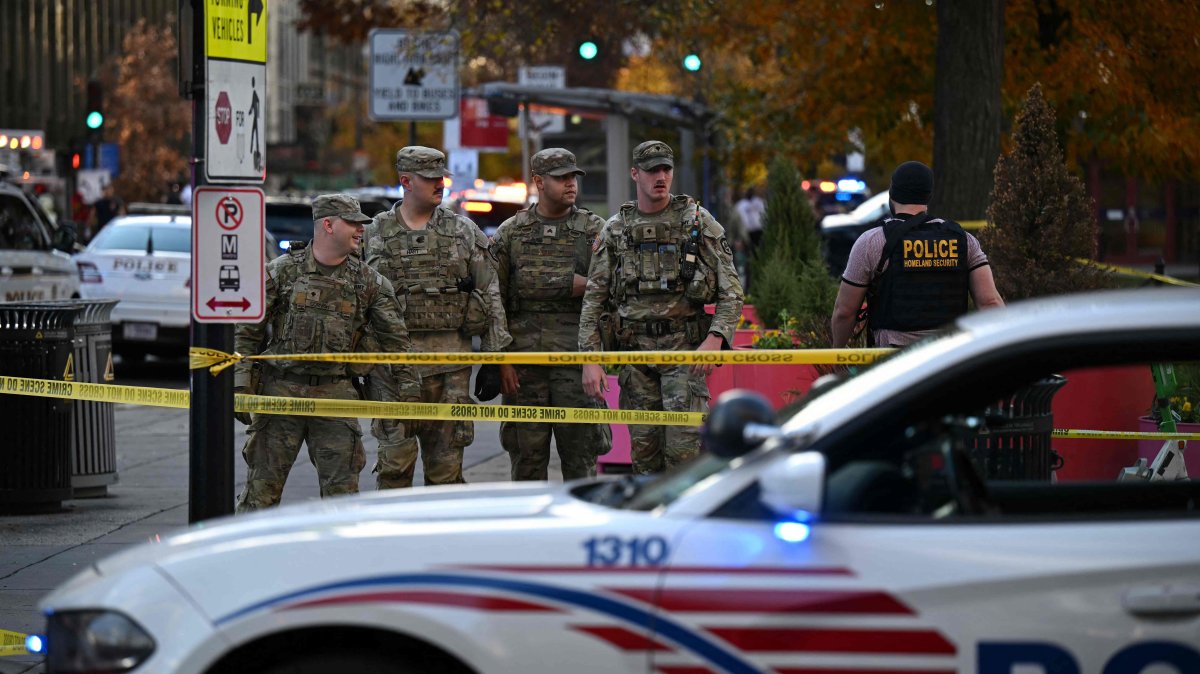 National Guard soldiers stand behind the crime scene tape after a shooting in downtown Washington, D.S., U.S., Nov. 26, 2025. (AFP Photo)