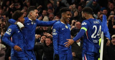 Chelsea&#039;s Estevao (C) celebrates with teammates after scoring their second goal during the UEFA Champions League league-phase football match between Chelsea and Barcelona at Stamford Bridge, London, U.K., Nov. 25, 2025. (AFP Photo)