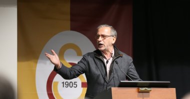 Fatih Altaylı speaks at an event, Istanbul, Türkiye, March 31, 2021. (AA Photo)