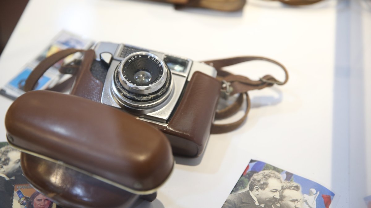 A historic camera display at the Cinema and Press Museum, Şanlıurfa, southeastern Türkiye, Nov. 23, 2025. (AA Photo)