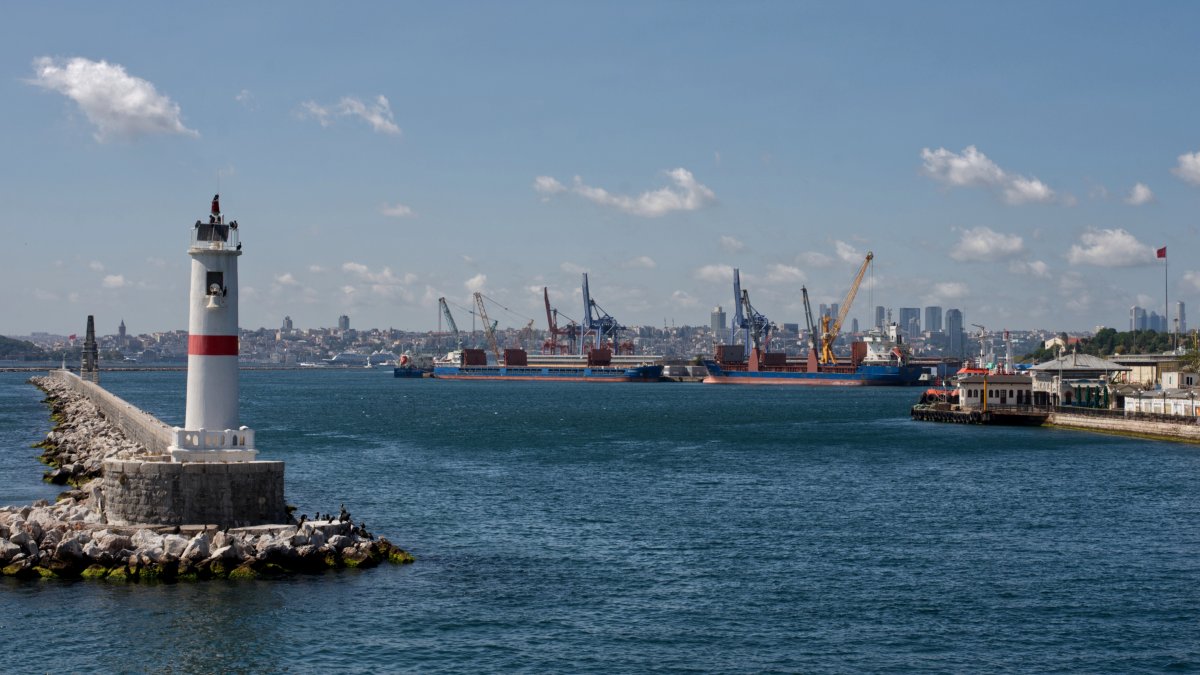 Türkiye's trade gap widens to nearly $7.6 billion in October