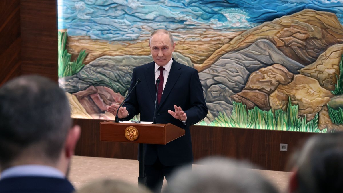 Putin says Russia will end offensive if Ukraine cedes land