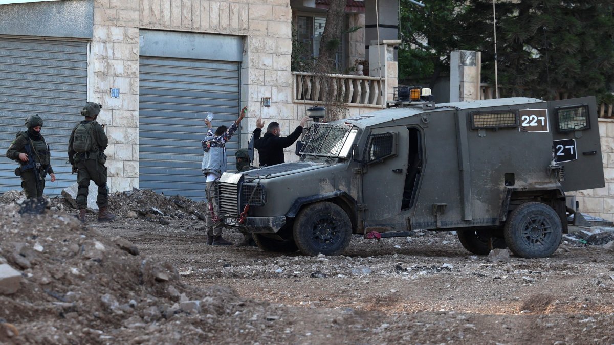 Israeli forces kill 2 unarmed Palestinians in W. Bank after they surrender