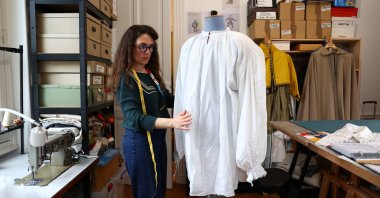 Costume designer Delphine Desnus of Theater Moliere Sorbonne prepares a mannequin as she works on costumes before &quot;The Astrologer or the False Omens,&quot; a play created using artificial intelligence to mimic the style of Moliere, Paris, France, Nov. 14, 2025. (Reuters Photo)