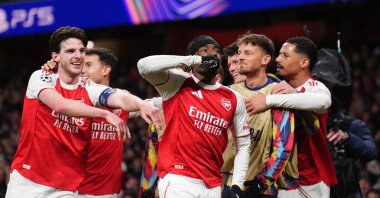 Arsenal&#039;s Noni Madueke (C) celebrates after scoring his side&#039;s second goal during the Champions League league phase match against Bayern Munich, London, U.K., Nov. 26, 2025. (AP Photo)