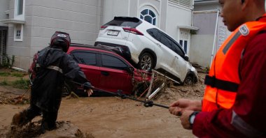 Emergency responders and locals wade through flood waters at a residential area affected by flood, in Padang, West Sumatra province, Indonesia, Nov. 27, 2025. (Reuters Photo)