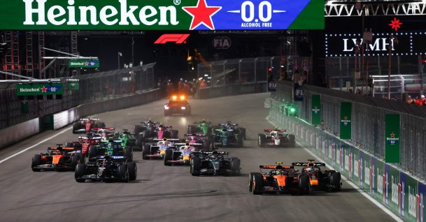 Formula One drivers battle for track position into turn one at the start during the F1 Grand Prix of Las Vegas at Las Vegas Strip Circuit, Las Vegas, U.S., Nov. 22, 2025. (AFP Photo)