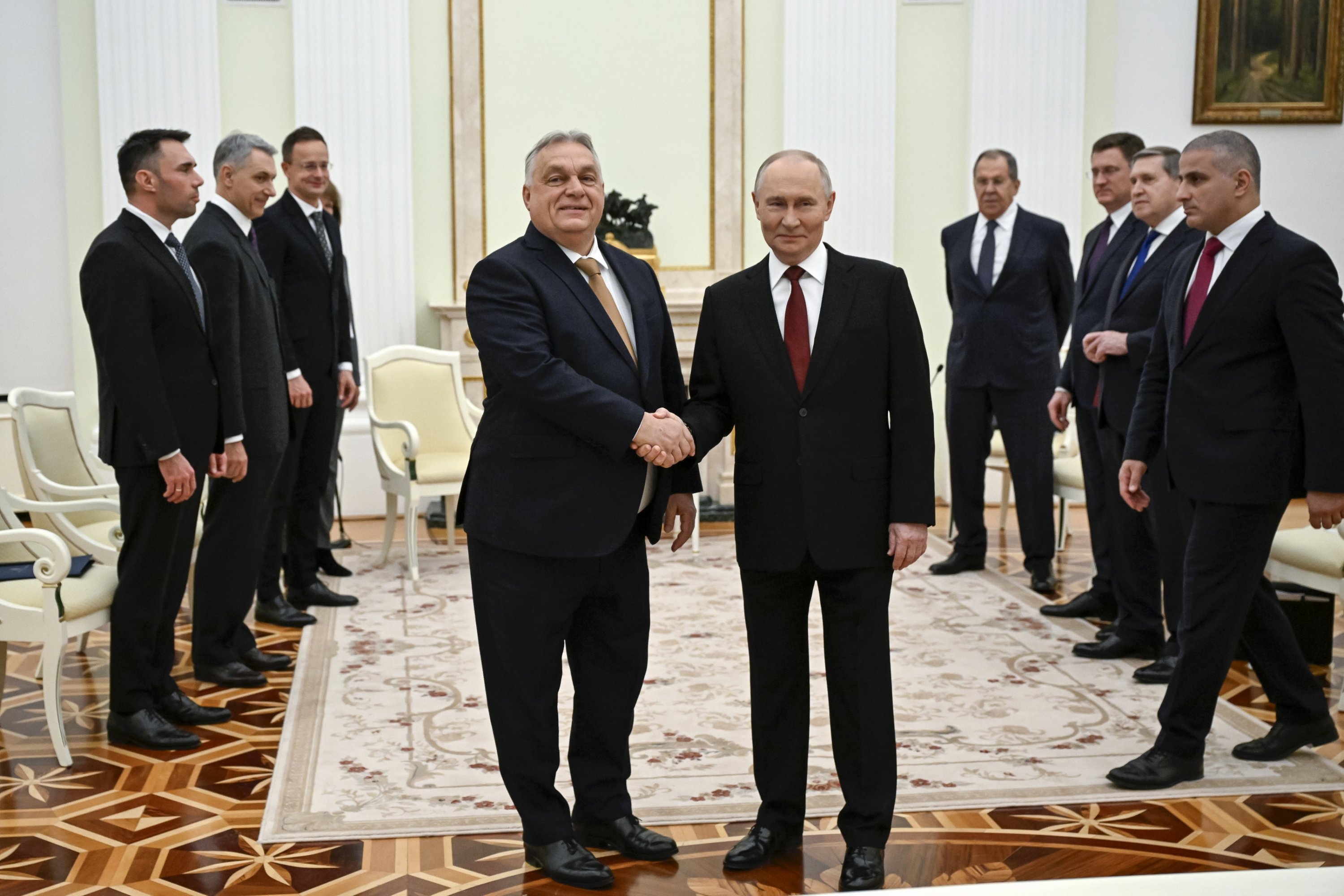 Russia-Hungary leaders hold 'positive' discussions in Moscow