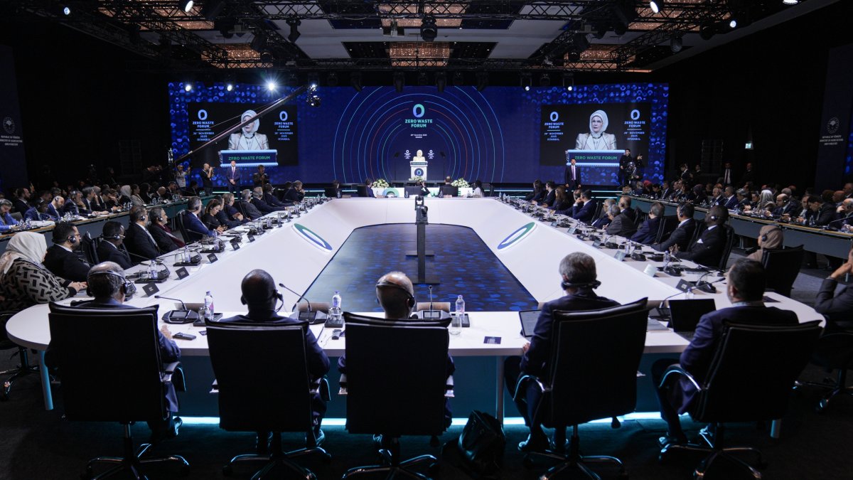 Global ministers meet in Istanbul to reduce food waste, save water