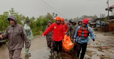 Emergency responders carrying the body of a flood victim in Malalak, Padang Pariaman, West Sumatra province, Indonesia, Nov. 28, 2025. (EPA Photo)