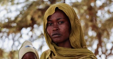 A Sudanese refugee woman from Darfur carries her child inside the Iridimi refugee camp, northwest of Iriba, Wadi Fira, Chad, Nov. 27, 2025. (Reuters Photo)