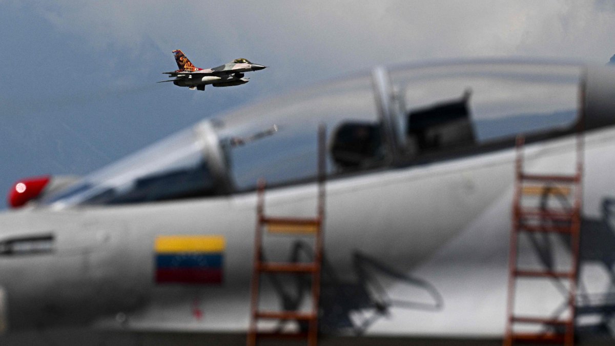 A Venezuelan air force U.S.-made F-16 aircraft is seen in Maracay, Aragua State, Venezuela, Nov. 29, 2025. (AFP Photo)