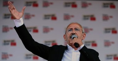 Kemal Kılıçdaroğlu speaks at a rally, Istanbul, Türkiye, June 4, 2011. (AP Photo)