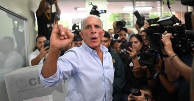 Honduras presidential candidate of the National Party Nasry Asfura shows his inked finger after casting his vote in Tegucigalpa, Honduras, Nov. 30, 2025. (AFP Photo)