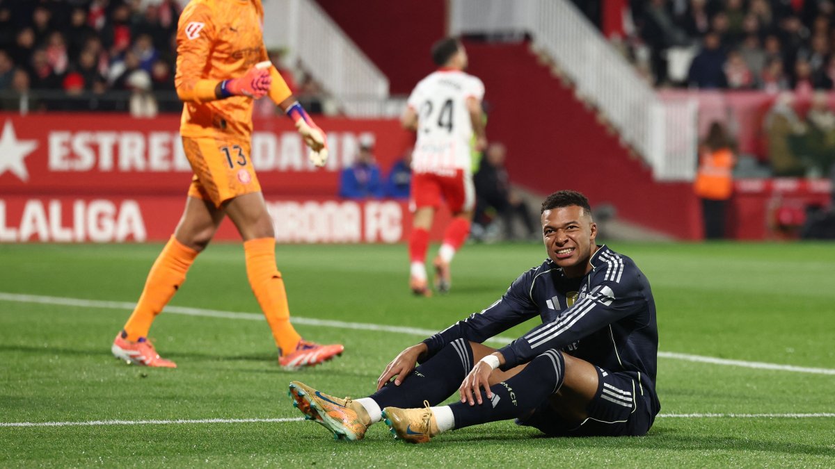 Real Madrid's French forward #10 Kylian Mbappe sits on the field during the Spanish league football match between Girona FC and Real Madrid CF at Montilivi Stadium in Girona on November 30, 2025. (Photo by Josep LAGO / AFP)