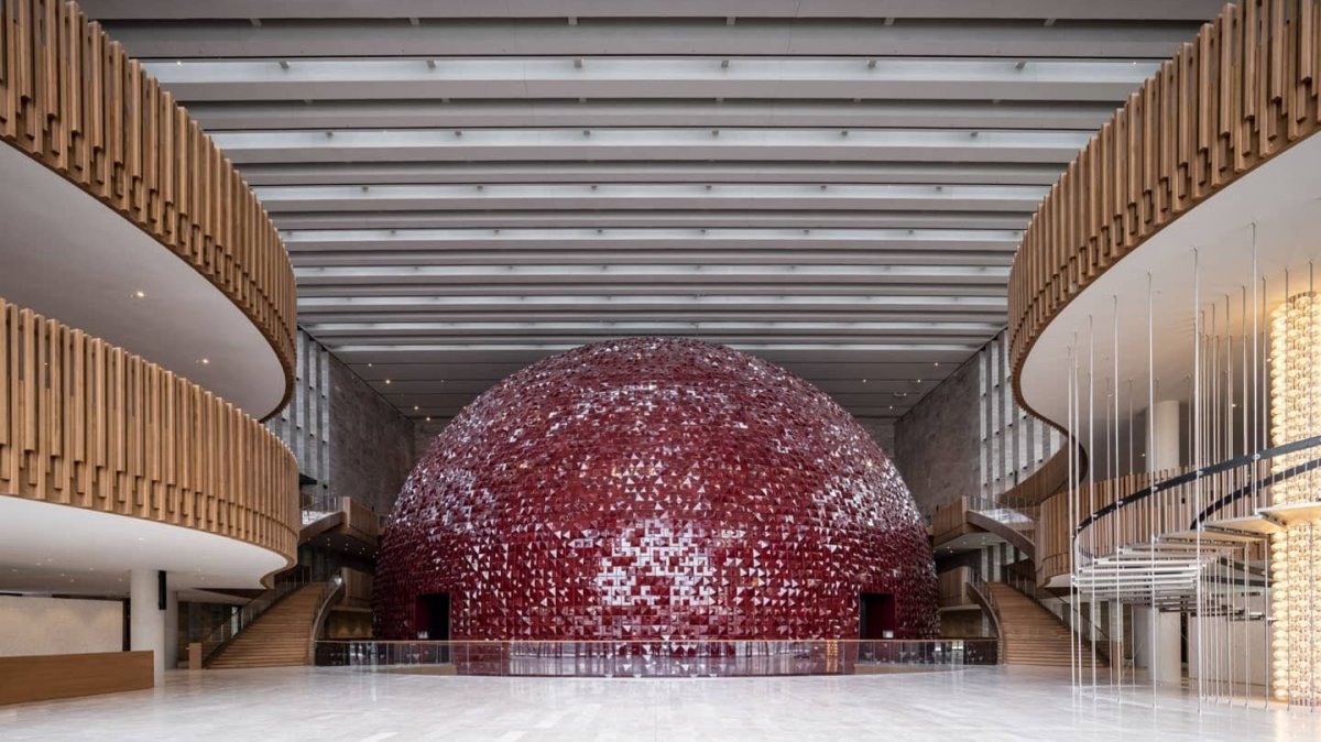 Istanbul in spotlight: Theater, music, art events