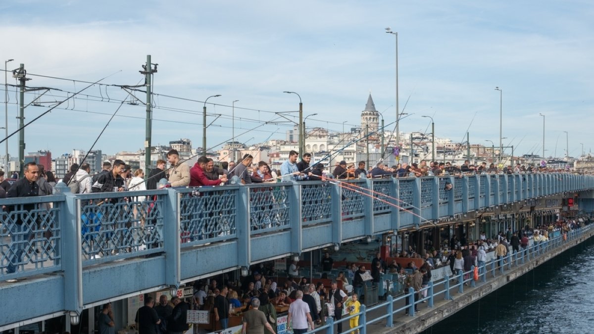 Birth rates fall as Türkiye tracks population monthly