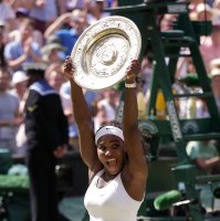 Serena Williams, of the United States, reacts as she holds up the trophy after winning the women&#039;s singles final against Garbine Muguruza of Spain, at the All England Lawn Tennis Championships in Wimbledon, London, July 11, 2015. (AP Photo)
