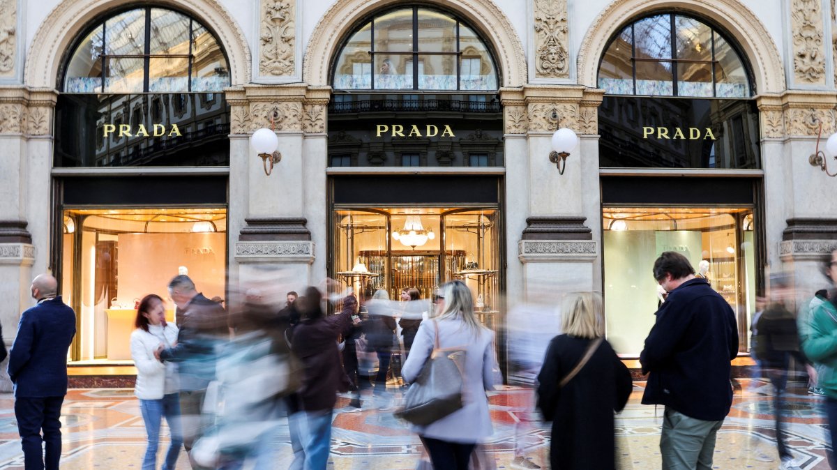 Prada finalizes acquisition, Versace joins Italian luxury giant