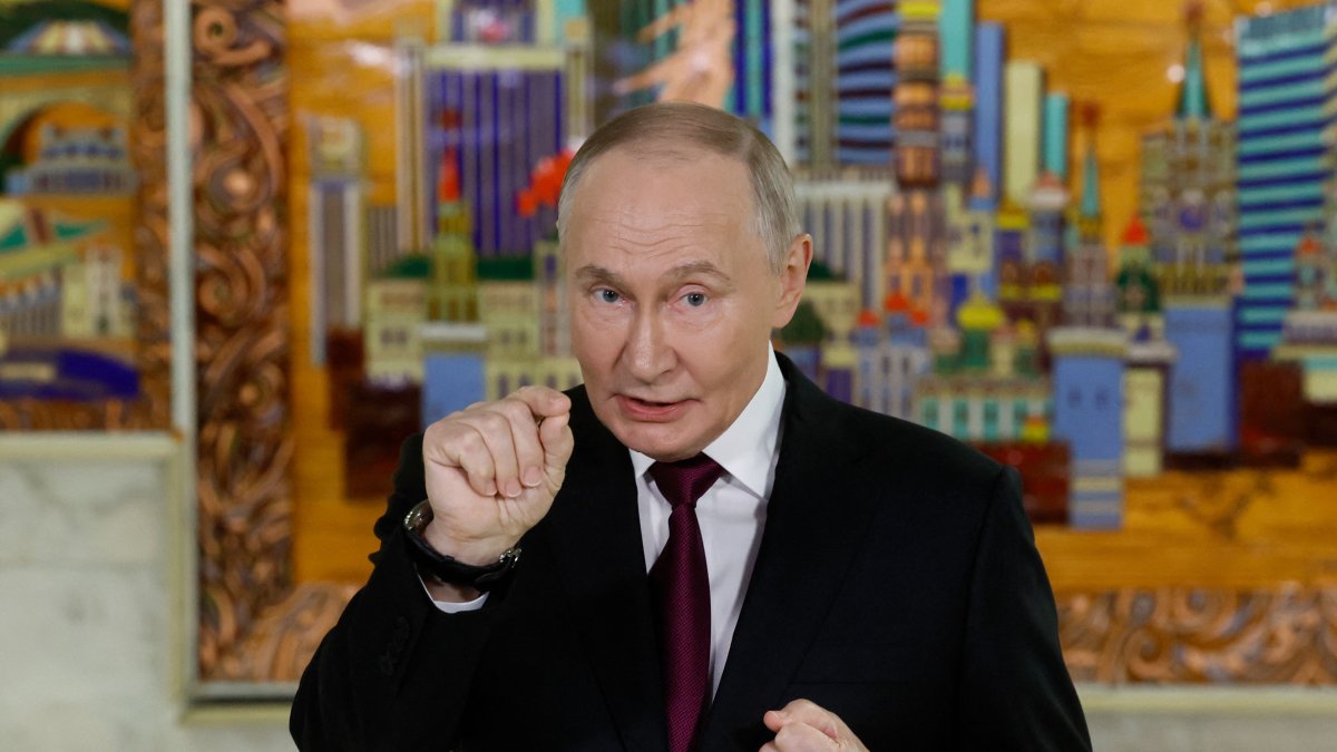 Russia&amp;#039;s President Vladimir Putin meets with members of the media after addressing participants of the VTB Investment Forum &amp;quot;Russia Calling!&amp;quot; in Moscow, Dec. 2, 2025. (AFP Photo)