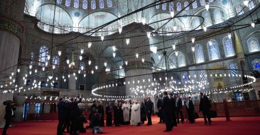 Pope Leo XIV (C) visits the Sultan Ahmed Mosque, commonly known as the Blue Mosque, Istanbul, Türkiye, Nov. 29, 2025. (AFP Photo)