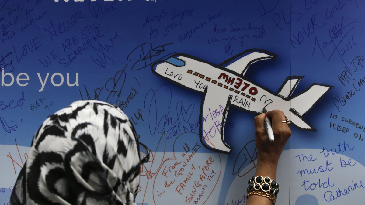 Malaysia to resume search for flight MH370 missing since 2014