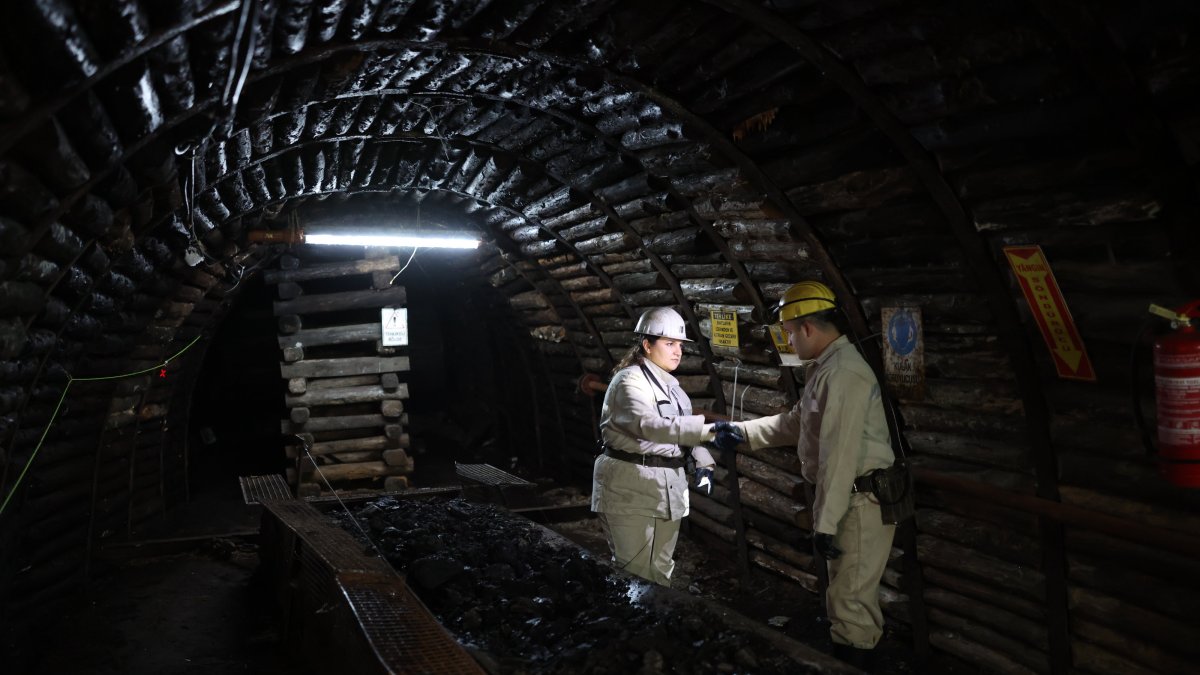 Mining engineers work in a mine, Zonguldak, northern Türkiye, Dec. 3, 2025. (AA Photo)