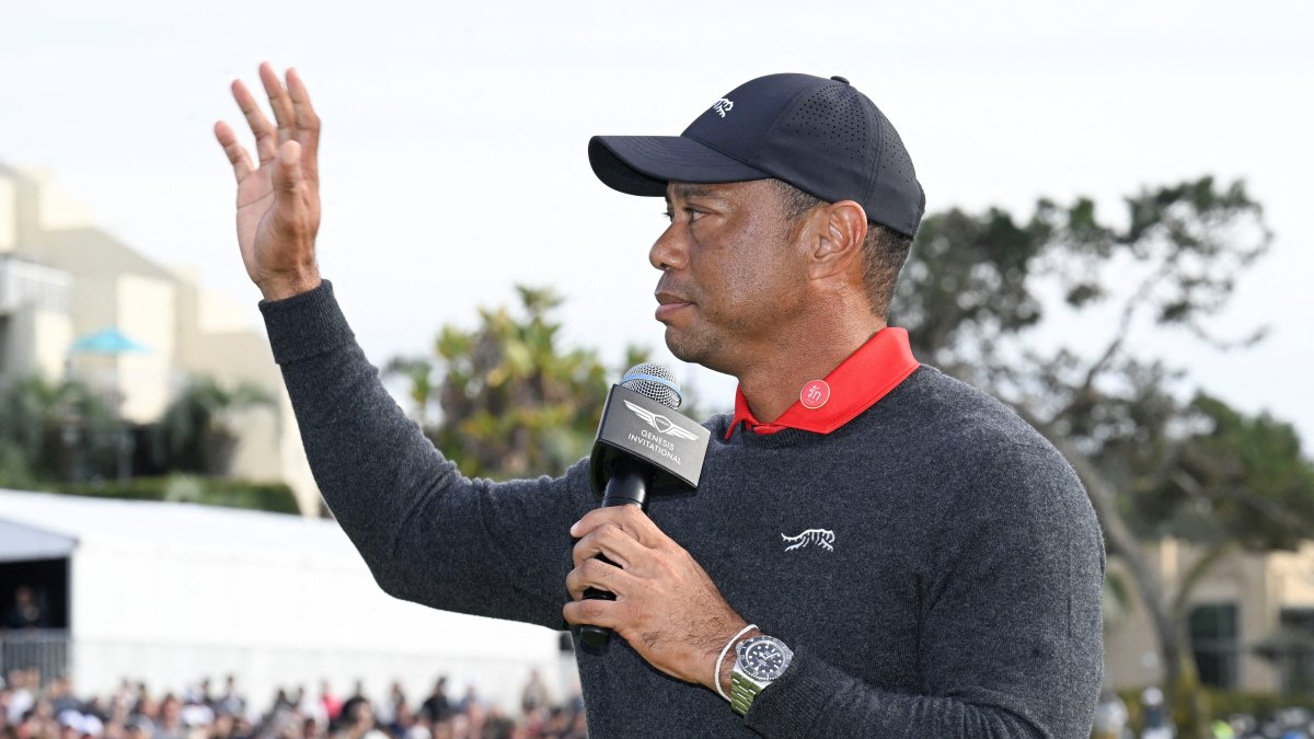 Tiger Woods waves to the fans at The Genesis Invitational golf tournament at Torrey Pines, San Diego, U.S., Feb. 16, 2025. (Reuters Photo)