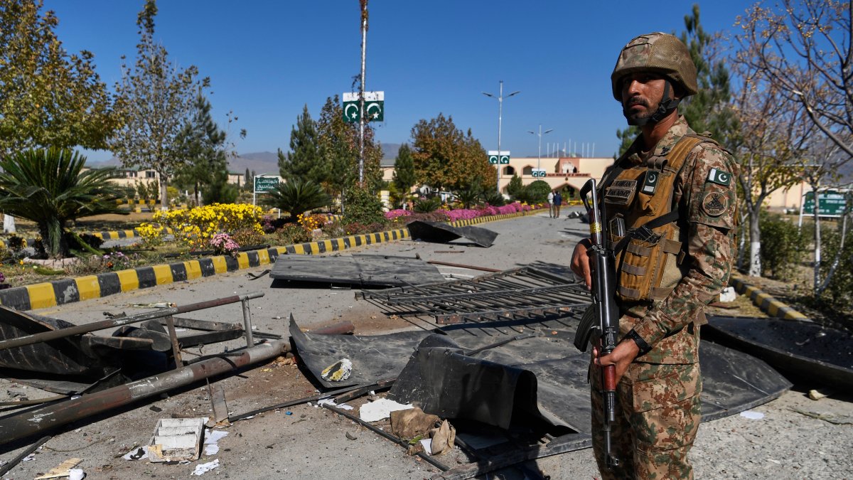 New Afghanistan-Pakistan talks yield no deal, officials say