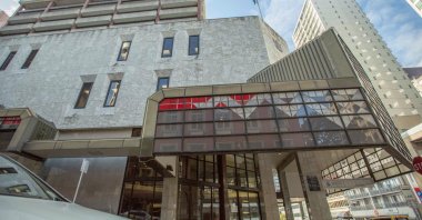 A police car is parked outside the Auckland District Court, Auckland, New Zealand, Aug. 17, 2015. (AP Photo)