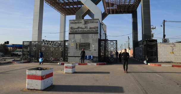 People stand in front of the Palestinian side of the Rafah crossing, southern Gaza Strip, Palestine, Nov. 24, 2023. (AFP Photo)
