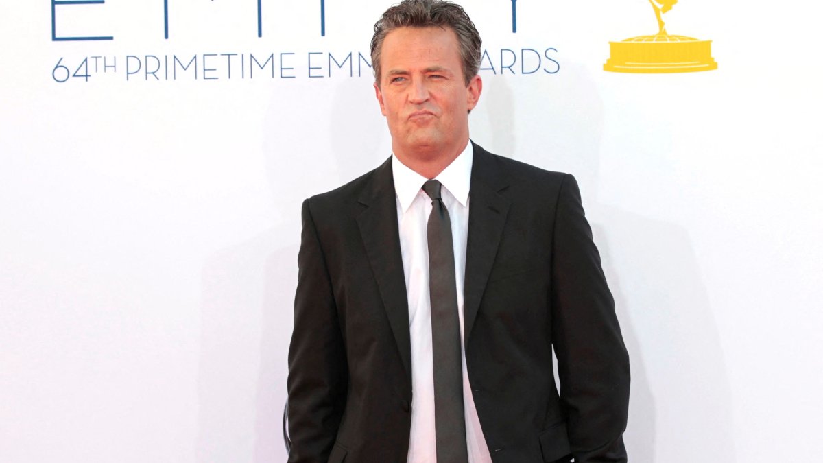Actor Matthew Perry arrives at the 64th Primetime Emmy Awards in Los Angeles, California, U.S., Sept. 23, 2012. (Reuters Photo)