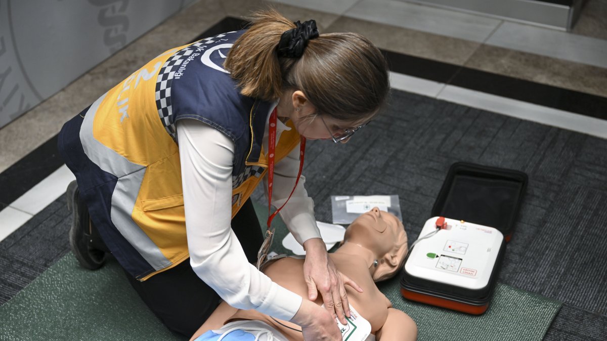 Ankara deploys heart-shock devices to speed up emergency response