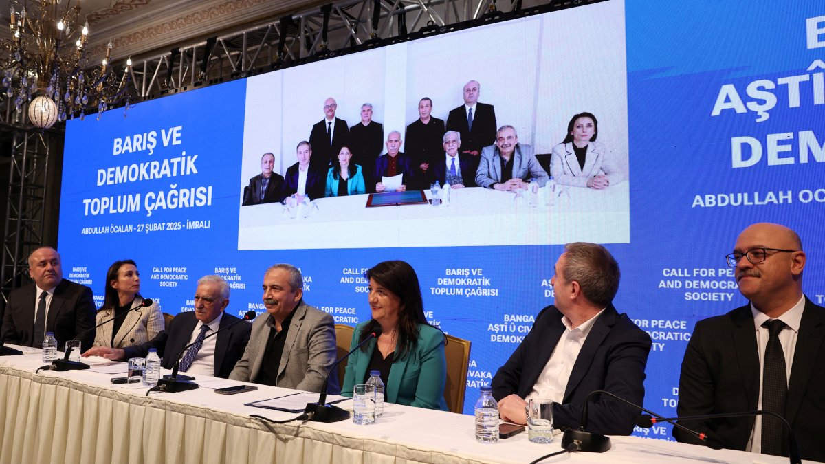 Politicians from the Peoples' Equality and Democracy Party (DEM Party) relay the message of terrorist group PKK leader Abdullah Öcalan (in the background) at a news conference, Istanbul, Türkiye, Feb. 27, 2025. (Reuters Photo)