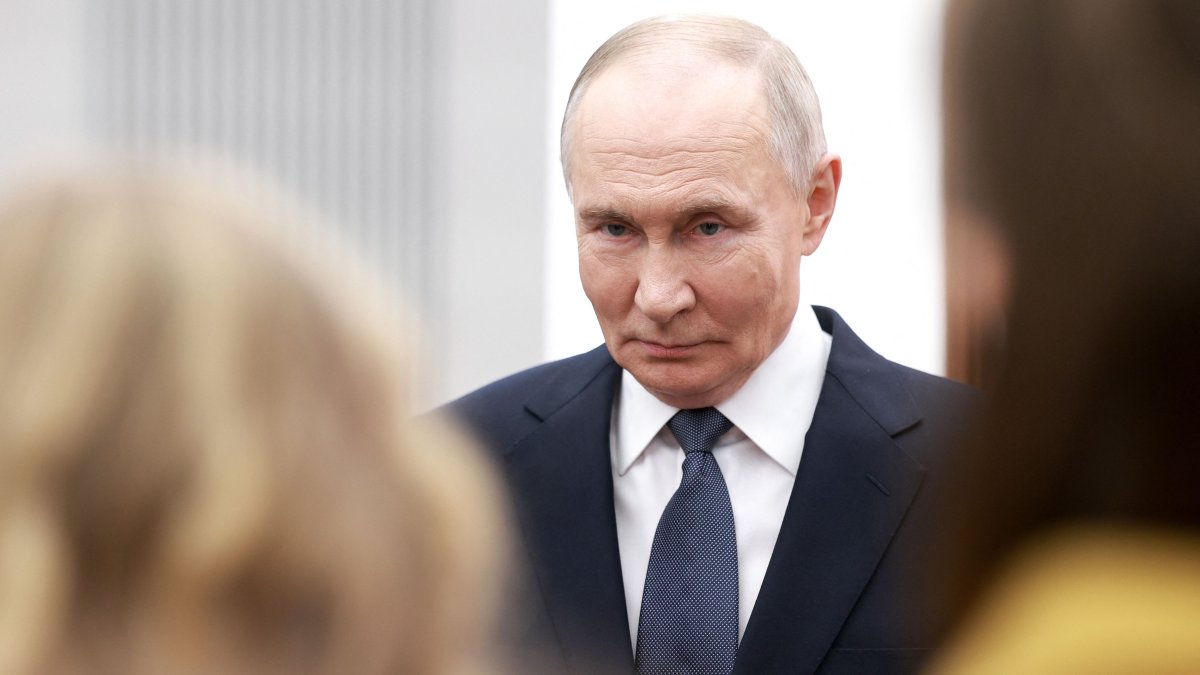 Russia's President Vladimir Putin meets with volunteers during a volunteer organizations forum in Moscow, Russia, Dec. 3, 2025. (AFP Photo)