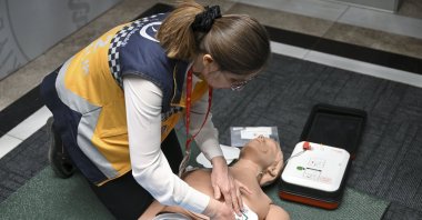 A health professional demonstrates how the automated external defibrillator functions on a medical training mannequin, Ankara, Türkiye, Dec. 2, 2025. (AA Photo)