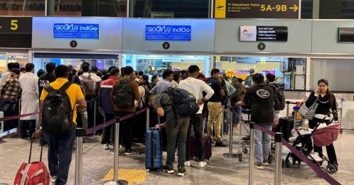 Travelers wait in lines at IndiGo ticketing kiosks to reschedule their flights at Kempegowda International Airport, Bengaluru, India, Dec. 3, 2025. (Reuters Photo)
