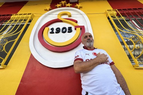 Yakup Bolatoğlu poses for a photo at his Galatasaray House in Hatay&#039;s Altınözü district, Hatay, Türkiye, Nov. 19, 2025. (AA Photo)