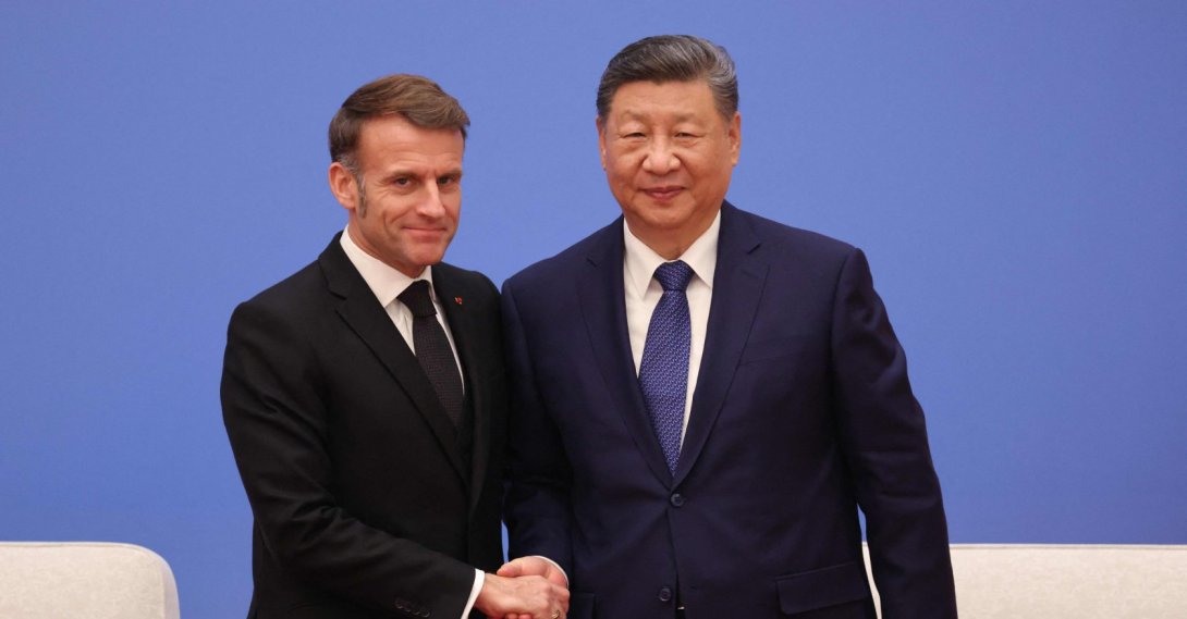 France&#039;s President Emmanuel Macron (L) and China&#039;s President Xi Jinping shake hands in Beijing, China, Dec. 4, 2025. (AFP Photo)