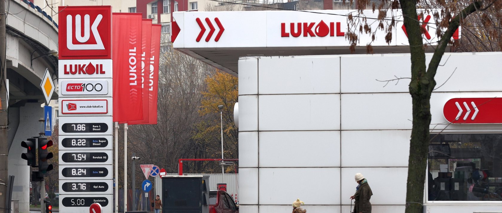 People pass by a Lukoil gas station in Bucharest, Romania, Dec. 3, 2025. (EPA Photo)