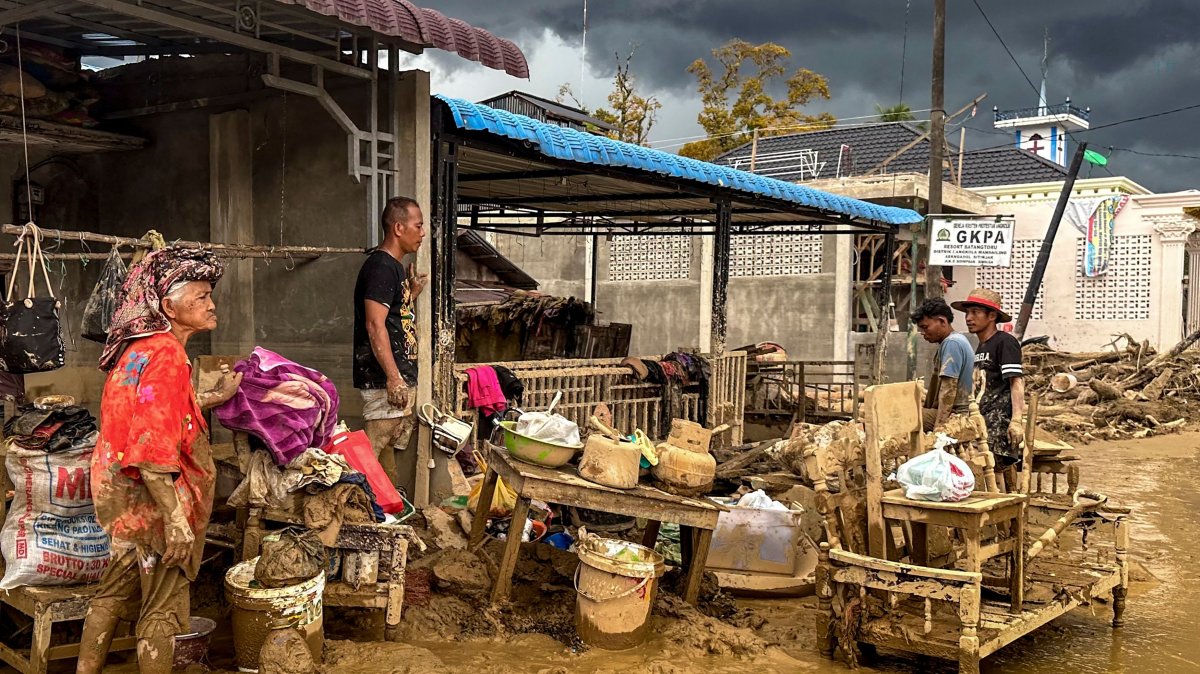 Villagers affected by flash floods clean mud from their home and belongings in Aek Ngadol village, South Tapanuli Regency, North Sumatra, Indonesia, Dec. 5, 2025. (AFP Photo)