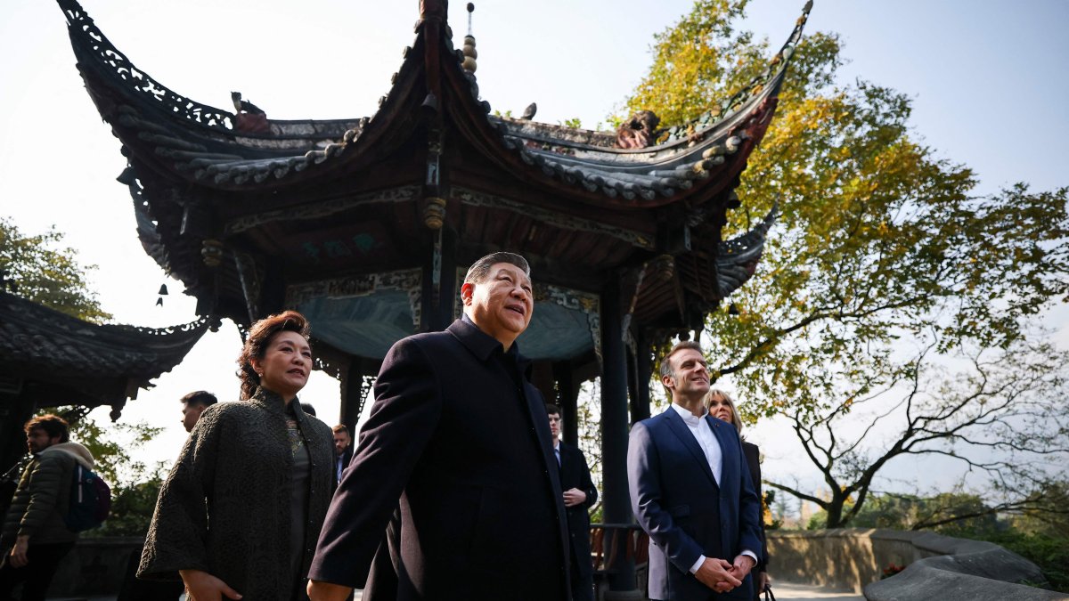 French President Emmanuel Macron (2nd R), his wife Brigitte Macron (R), Chinese President Xi Jinping (2nd L) and his wife Peng Liyuan (L) visit the Dujiangyan site, a designated UNESCO World Heritage site, Dujiangyan, China, Dec. 5, 2025. (AFP Photo)
